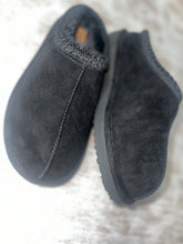 Cheers slip ons -black