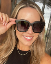 Lyla: Black